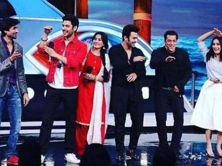 Video नागिन 3 की एंट्री से Bigg Boss 12 में आया भूचाल, सलमान के साथ स्टेज पर ऐसी हरकत