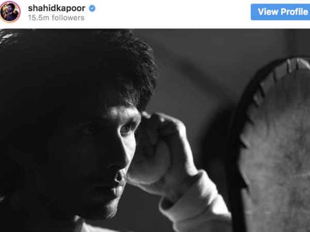 FIRST LOOK: शाहिद कपूर ने ट्वीट किया अर्जुन रेड्डी रीमेक से कबीर सिंह का लुक, 5 साल बाद आए नज़र
