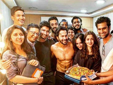 Shoot Pics: वरूण धवन और आलिया भट्ट ने कलंक की शूटिंग खत्म करने के बाद ये क्या किया