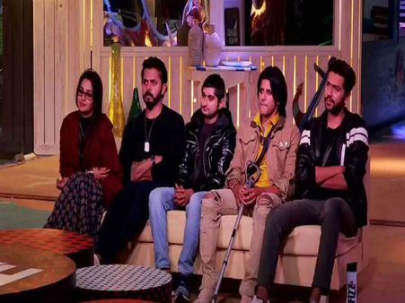 Bigg Boss 12 Finale Live: करणवीर-रोमिल घर से बाहर, ये हैं टॅाप 3 कंटेस्टेंट, फैंस को झटका !