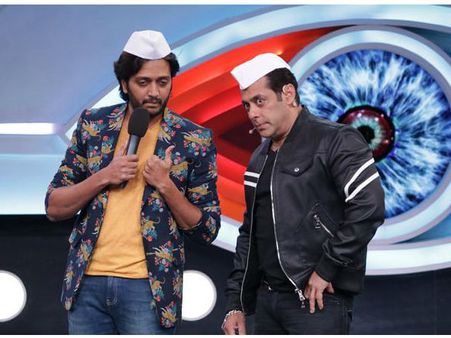 Bigg Boss 12 Live Update: श्रीसंत की पत्नी ने सुरभि पर निकाली भड़ास, 2 कंटेस्टेंट घर से बाहर !