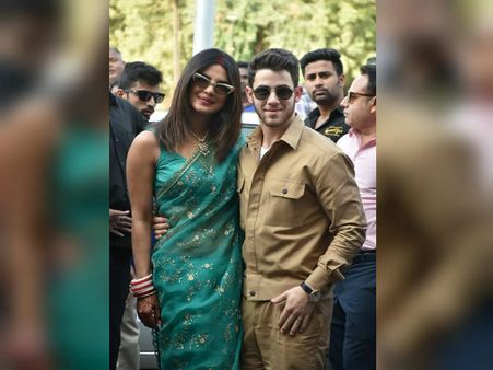 First Look: शादी के बाद निक जोनस- प्रियंका चोपड़ा की पहली झलक, शानदार कपल