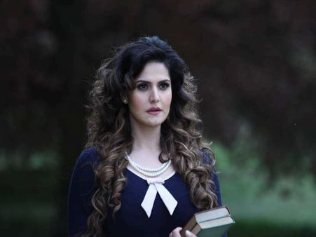कार एक्सिडेंट से घबरायीं जरीन खान ने कहा- मेरे आंसू नहीं रुक रहे हैं