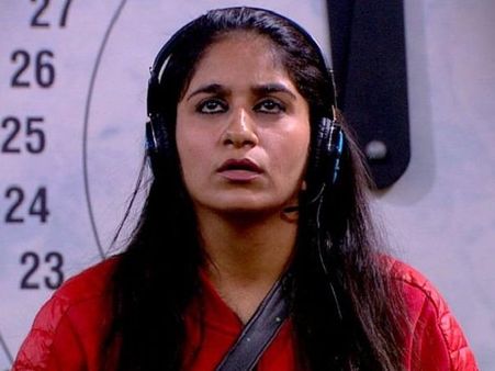 Bigg Boss 12 सुरभि राणा को फाइनल में देख, फैंस हुए आग बबूला, कहा ये तो स्वामी ओम की