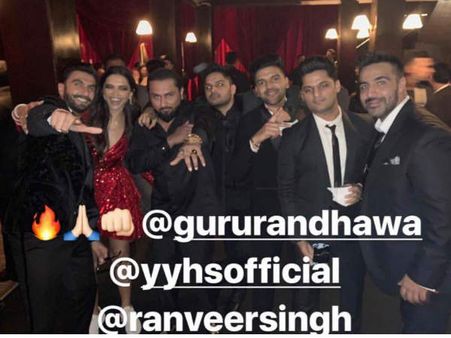 Inside PICS: चप्पल खोलकर बेधड़क नाचे रणवीर - दीपिका, बिग बी भी हुए शामिल, देंखे Video