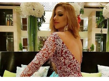 Bigg Boss 12 फिनाले से पहले जसलीन मथारू की इन तस्वीरों ने लगा दी आग, तेजी से Viral