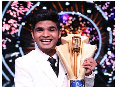 Indian Idol 10 Live Winner: भारत ने चुना सुरों का सरताज, नेहा के निकल पड़े आंसू,शाहरुख का रोमांस