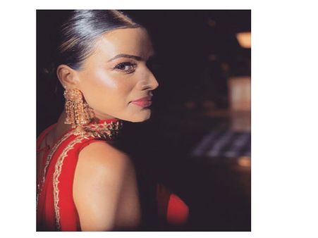 Nia Sharma: तेरे इश्क में मरजावां फेम 'निया शर्मा' रेड ड्रेस में ढा रही हैं गजब का कहर