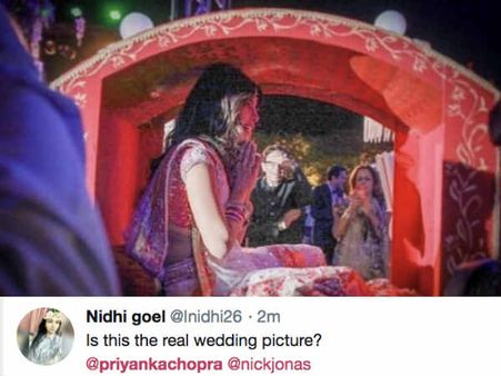 LEAKED: प्रियंका चोपड़ा की पहली दुलहन PIC आई सामने, फैन्स कर रहे हैं लगातार शेयर
