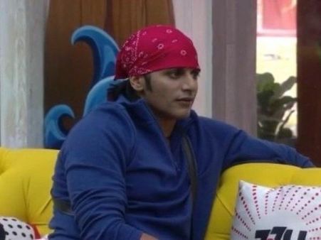 Bigg Boss 12: अंडरगारमेंट्स के साथ करणवीर का अनदेखा Video, लोगों ने कहा घटिया