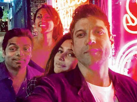 2019 Dhamaka, चौंकाने वाली शादी का ऐलान जल्द, खुलेआम हो रहा है प्यार