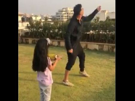 मकर संक्राति पर अक्षय कुमार ने उड़ाई पतंग, बेटी ने पकड़ी फिरकी, Video वायरल