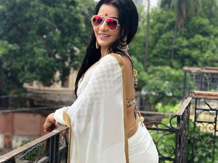 सेक्सी डायन 'मोनालिसा' की ऐसी तस्वीरों ने मचाई सनसनी, फैंस हुए क्रेजी, तस्वीरें Viral