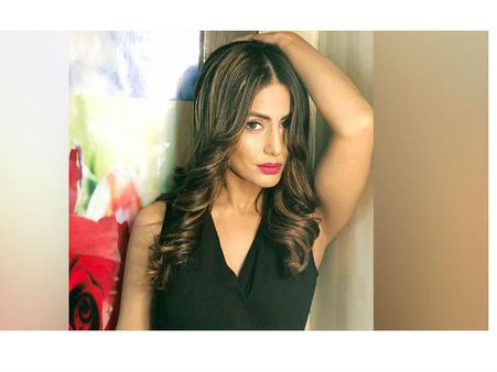 पहली बार,हिना खान ने कर दी सारी हदें पार, बेहद सेक्सी तस्वीरें,लाखों लोग देख चुके हैं viral