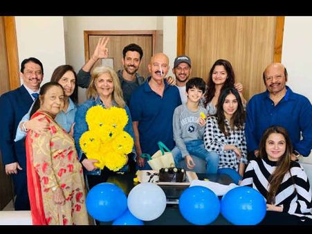कैंसर सर्जरी के बाद सामने आई राकेश रोशन की पहली तस्वीर- ऋतिक रोशन ने किया शेयर