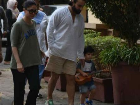 Viral Pic: अपने गिटार के साथ सड़कों पर टहलते दिखे तैमूर अली खान