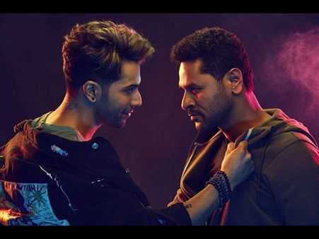 Street Dancer: 3 धमाकेदार पोस्टर रिलीज, प्रभु देवा का कॉलर पकड़े नजर आए वरुण धवन