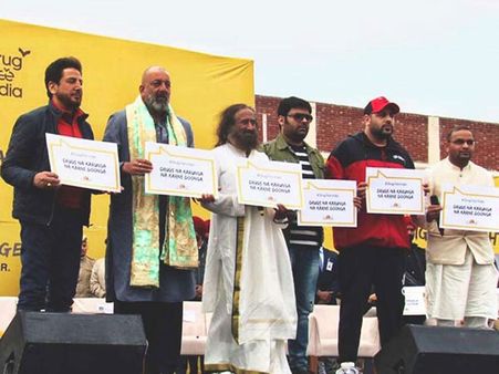 ड्रग फ्री इंडिया- संजय दत्त, कपिल शर्मा और बादशाह पहुंचे- पिता को याद कर भावुक हो गए संजू
