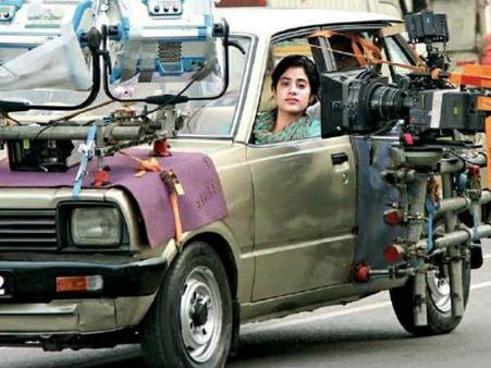 जान्हवी कपूर ने शुरू की गुंजन सक्सेना बायोपिक की शूटिंग, फिल्म का नाम कारगिल गर्ल, देखिए First Pics