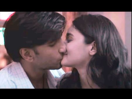 रणवीर सिंह- आलिया भट्ट की इंटेंस किसिंग सीन पर सेंसर बोर्ड की कैंची- सीन CUT