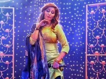 डांस स्टेज पर बड़ा हादसा, सपना चौधरी को गिरता हुआ देख, लोग बनाते रहे Video