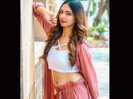 कसौटी जिंदगी की: अनुराग की बहन ने शेयर की बिकिनी तस्वीरें, फैंस ने कहा इतनी सेक्सी