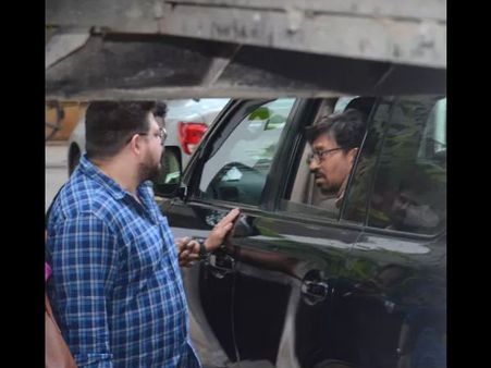 मुंबई में Maddock films के ऑफिस में स्पॉट हुए इरफान खान- जल्दी ही करेंगें धमाकेदार वापसी