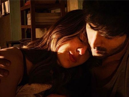 First Look- प्यार में डूबे नजर आए सारा और कार्तिक- पहले लुक ने जीत लिया दिल