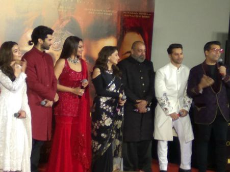 कलंक- 21 साल बाद एक साथ नजर आए संजय दत्त और माधुरी दीक्षित- बोली दिल की बात
