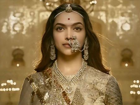 आलिया Vs दीपिका - एक बनी बेस्ट एक्ट्रेस और दूसरी के फैन्स ने साफ कहा - CHEATING