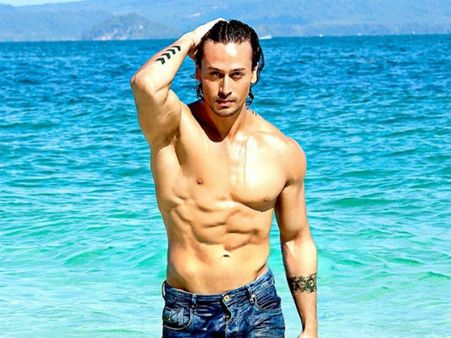 B'DaySpcl: 2019- 2020 के हैं ये 300 करोड़ीं सुपरस्टार, ऋतिक- अक्षय को कड़ी टक्कर