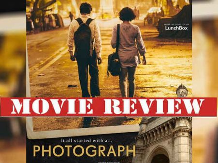 फोटोग्राफ फिल्म रिव्यू - नवाज़ुद्दीन सिद्दीकी चमकते तो हैं लेकिन फिल्म फीकी पड़ जाती है