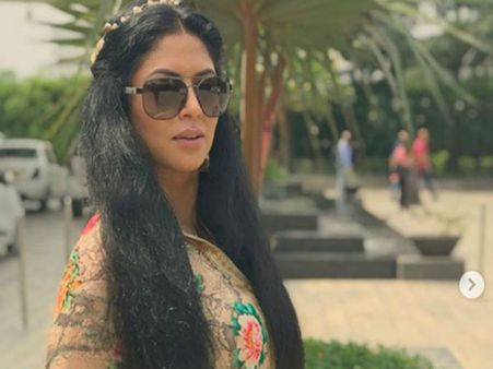 'चंद्रमुखी चौटाला' ने पानी के पास दिया ऐसा पोज, फैंस ने ऐसा अजूबा देखा नहीं, बेहद सेक्सी