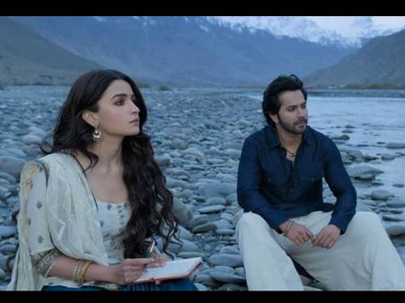 'कलंक' DAY 3 बॉक्स ऑफिस: फिल्म को छुट्टियां का मिला फायदा, जानें 3 दिनों का कलेक्शन