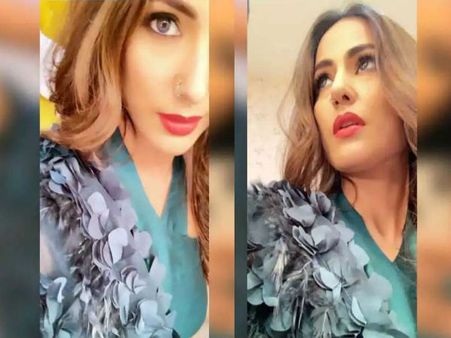 ग्रीन साड़ी में कोमोलिका 'हिना खान' ने गिरा दी बिजली, फैंस ने कहा इतनी सेक्सी उफ्फ Viral