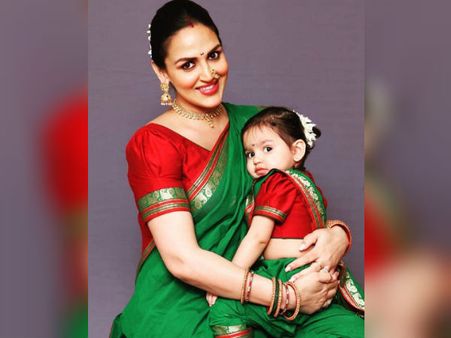 ईशा देओल ने बेटी के साथ किया झिंगाट पर धमाकेदार डांस- क्यूट राध्या का मराठी लुक वायरल
