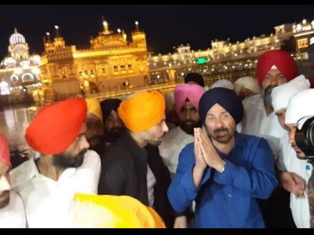 सनी देओल ने चुनावी रण में उतरने से पहले स्वर्ण मंदिर में टेका मत्था- आज है नामांकन