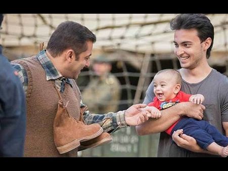 सलमान खान के भांजे आहिल को 'यूजर' ने कहा 'पोलियो का शिकार' तो बरस पड़ी अर्पिता खान
