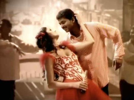 वायरल हुआ कैटरीना कैफ - साउथ सुपरस्टार विजय का कोका कोला एड, सालों पुराना