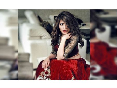 ब्लैक ड्रेस में बवाल मचा रही हैं शमा सिकंदर की ऐसी तस्वीरें, अकेले में देखिए Viral