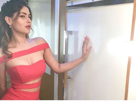 सेक्सी रागिनी ने पानी में कराया ऐसा फोटोशूट, अकेले में देखिए ये बवाल तस्वीरें Viral