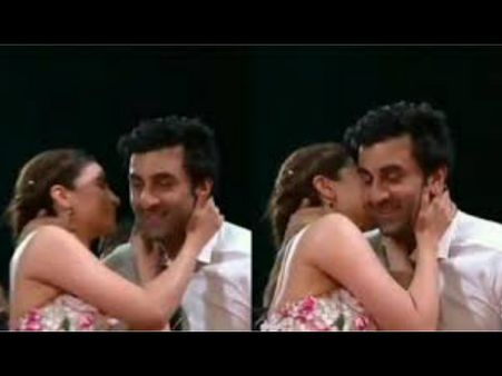 अवार्ड फंक्शन में रणबीर कपूर- आलिया भट्ट के क्यूट KISS को देख हंस पड़े फैंस- देंखे वीडियो