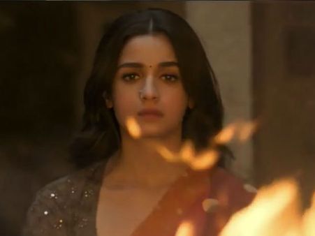 रिलीज होते ही ऑललाइन LEAK हो गई 'कलंक'- फ्री में कर रहे हैं लोग धड़ाधड़ डाउनलोड