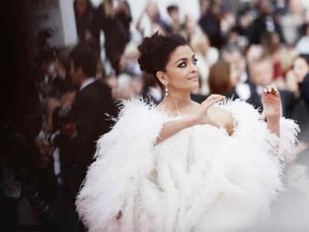 कान्स फिल्म फेस्टिवल 2019 - ऐश्वर्या राय रेड कार्पेट पर कुछ इस अंदाज़ में दिल चुराने आईं