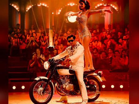 BHARAT- सलमान खान और दिशा पटानी सर्कस करते आए नजर- धमाकेदार फोटो ने मचाया हंगामा