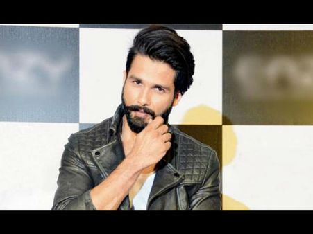शाहिद कपूर ने एयरपोर्ट पर किया कुछ ऐसा- लोग बोल 'घमंडी' और 'बद्तमीज'- Video वायरल
