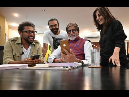 महानायक अमिताभ बच्चन ने फिर मिलाया शूजित सरकार से हांथ- फिर होगा बड़ा धमाका