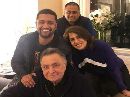 ऋषि कपूर से मिलने न्यूयॉर्क पहुंचे विकी कौशल, सामने आई तस्वीर