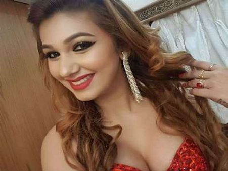 बिग बॅास की इस हसीना ने अपनी सेक्सी तस्वीरों से लगा दी आग, नजर हटाना मुश्किल