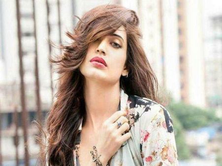 ब्लैक ड्रेस में सेक्सी नागिन 'करिश्मा तन्ना' ने जब शेयर की ऐसी तस्वीरें, अकेले में देखिए नहीं तो